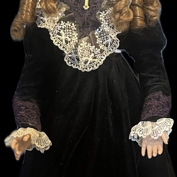 Jan McLean porcelain doll. - Picture 5 of 5